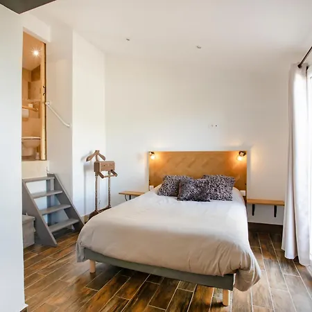 Les 3 Terrasses, Maison Renovee - Piscines - Tennis Vakantiehuis *