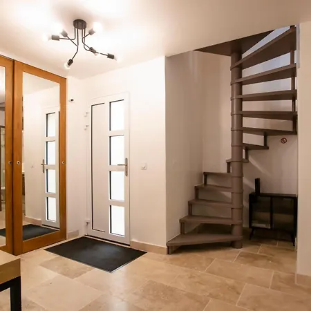 Vakantiehuis Les 3 Terrasses, Maison Renovee - Piscines - Tennis Gassin