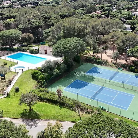 Les 3 Terrasses, Maison Renovee - Piscines - Tennis Дом отдыха *