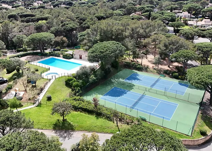 Les 3 Terrasses, Maison Renovee - Piscines - Tennis Дом отдыха *